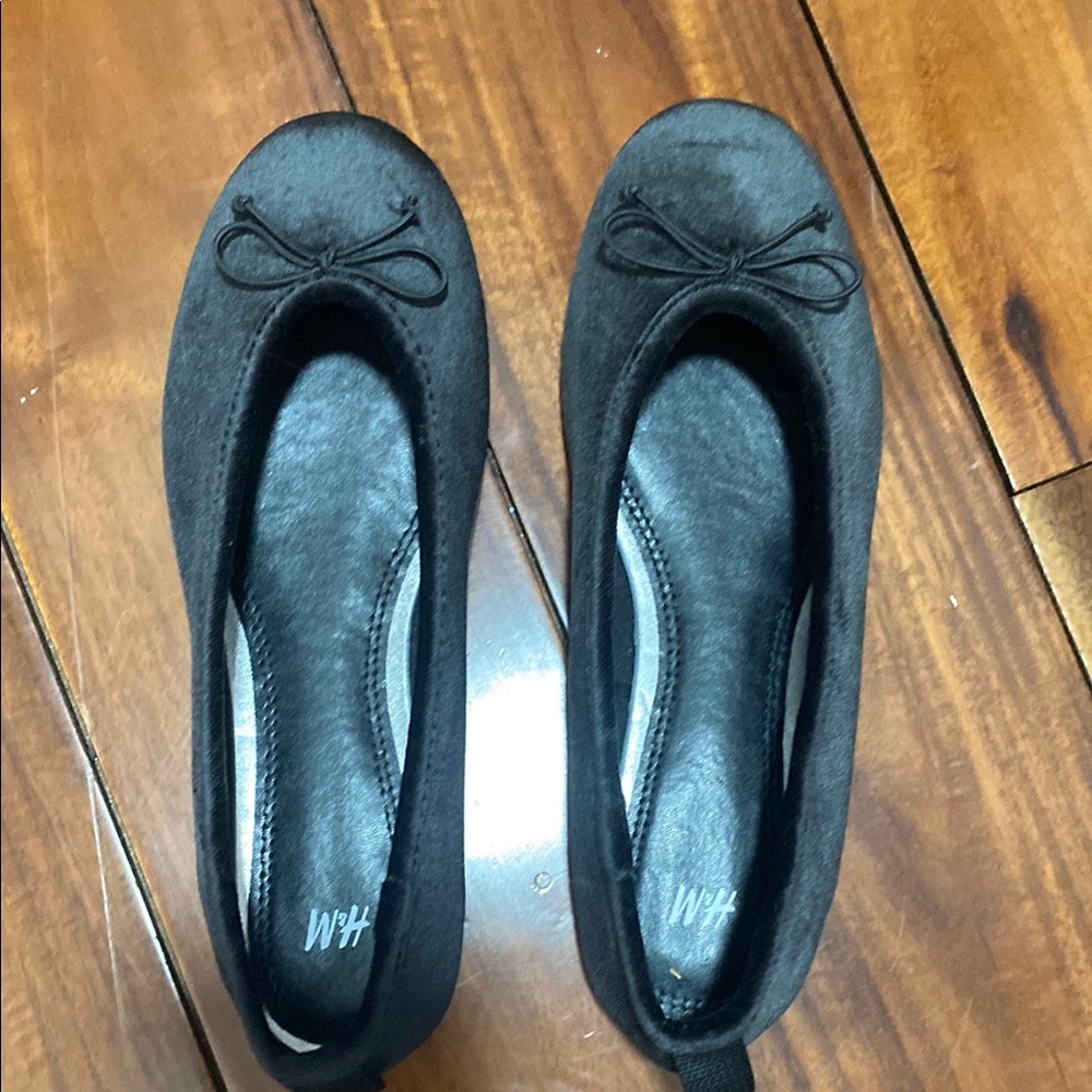 H&M Black Ballet Velvet Flats for girls - never worn